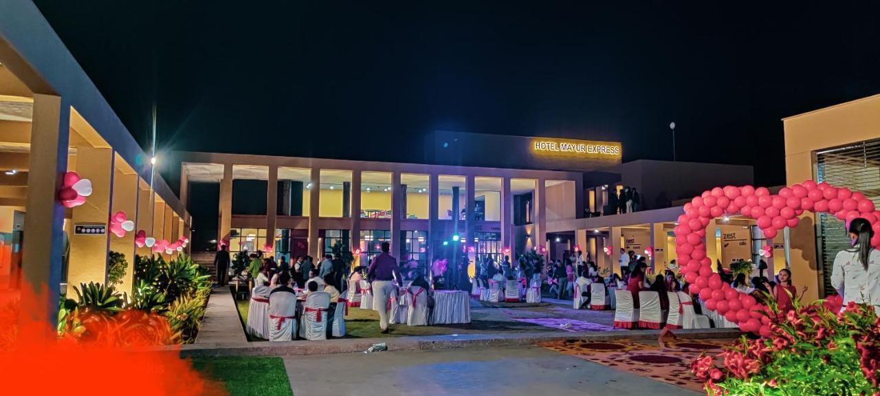 Hotel Mayur Express Sangamner Exterior photo